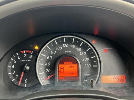 2012-Nissan-Micra-12-Acenta-5-dr_9