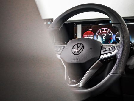 2025-Volkswagen-Tiguan-14TSI-R-Line_14
