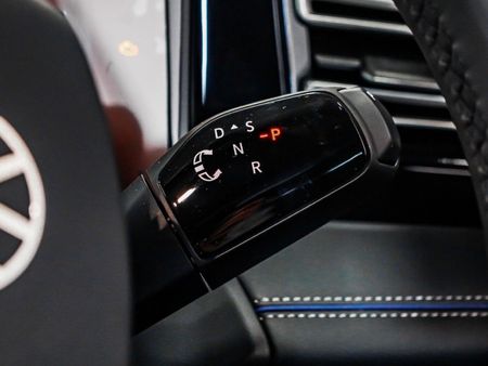 2025-Volkswagen-Tiguan-14TSI-R-Line_17