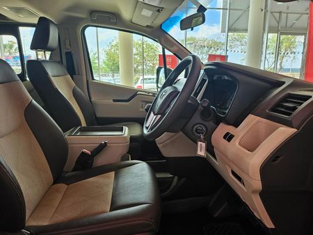 2022-Toyota-Quantum-28-GL-11-seat_9