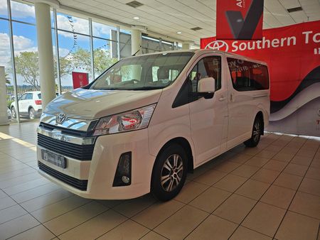 2022-Toyota-Quantum-28-GL-11-seat_1