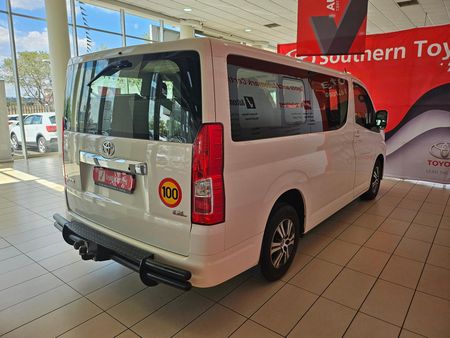 2022-Toyota-Quantum-28-GL-11-seat_3