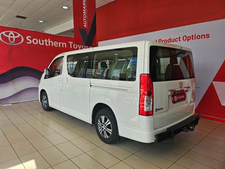 2022-Toyota-Quantum-28-GL-11-seat_5