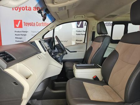 2022-Toyota-Quantum-28-GL-11-seat_7