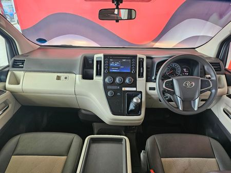 2022-Toyota-Quantum-28-GL-11-seat_8