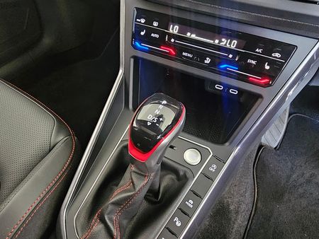 2025-Volkswagen-Polo-20-GTI-Auto-147kW_12
