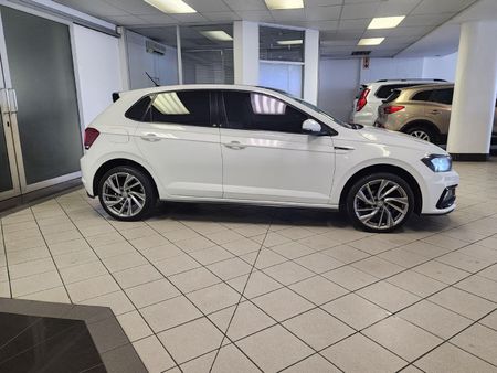 2023-Volkswagen-Polo-R-Line-package_4