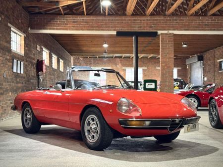1974-Alfa-Romeo-Spider-2000-Veloce_0