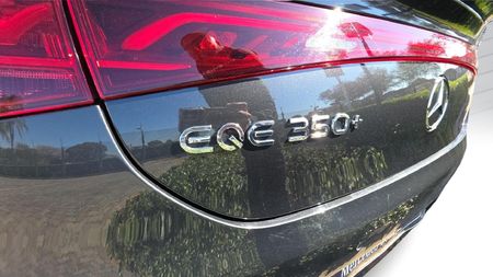 2023-Mercedes-Benz-EQE-350-Sedan_9