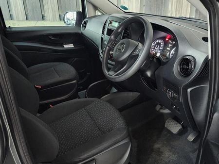 2023-Mercedes-Benz-Vito-116-20-CDI-Tourer-Pro-Auto_6
