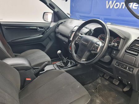 2021-Isuzu-D-Max-300-LX-Double-Cab_10