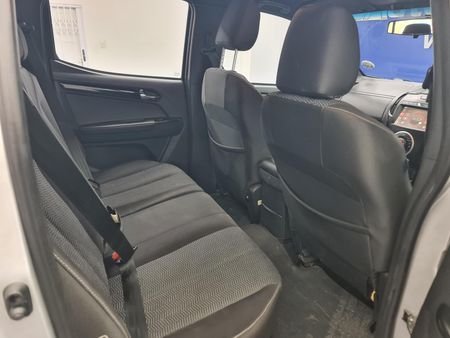 2021-Isuzu-D-Max-300-LX-Double-Cab_13