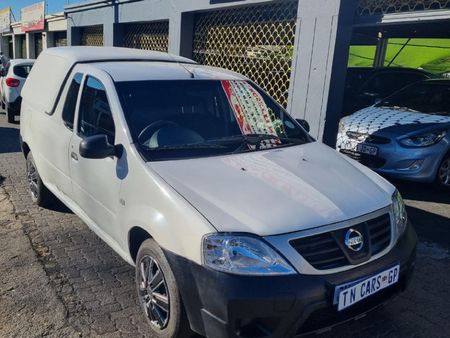2022-Nissan-NP200-CANOPY_0