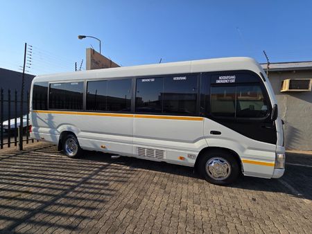 New Toyota Coaster 2.8D GL Auto 23 Seater for sale in Gauteng - Cars.co ...