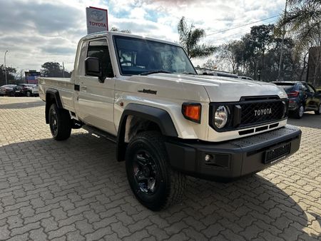 2026-Toyota-Land-Cruiser-79-28-GD-6-Single-Cab_9