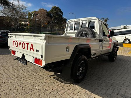 2026-Toyota-Land-Cruiser-79-28-GD-6-Single-Cab_11