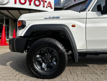 2026-Toyota-Land-Cruiser-79-28-GD-6-Single-Cab_8