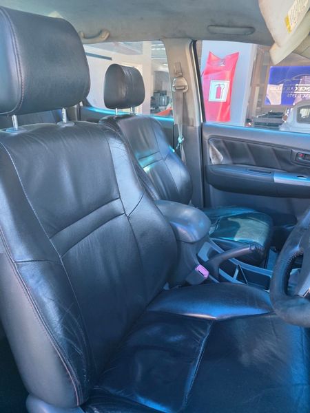 2013-Toyota-Hilux-27-VVTi-Raider-Raised-Body-Double-Cab_8