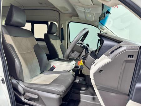 2023-Toyota-Quantum-28-GL-14-Seat_10