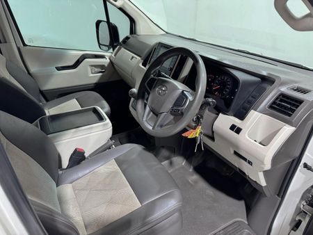 2023-Toyota-Quantum-28-GL-14-Seat_11