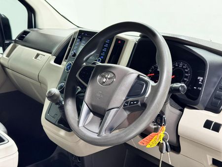 2023-Toyota-Quantum-28-GL-14-Seat_12