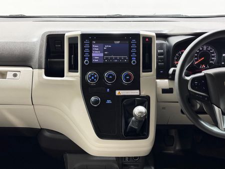 2023-Toyota-Quantum-28-GL-14-Seat_17