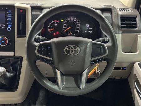 2023-Toyota-Quantum-28-GL-14-Seat_18