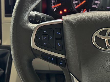 2023-Toyota-Quantum-28-GL-14-Seat_19