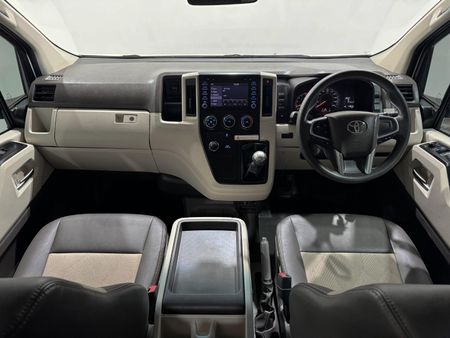 2023-Toyota-Quantum-28-GL-14-Seat_22