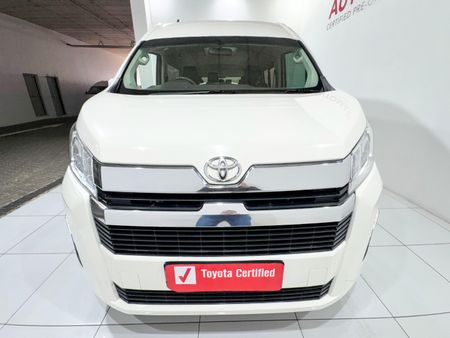 2023-Toyota-Quantum-28-GL-14-Seat_2