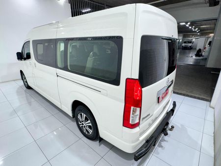 2023-Toyota-Quantum-28-GL-14-Seat_5