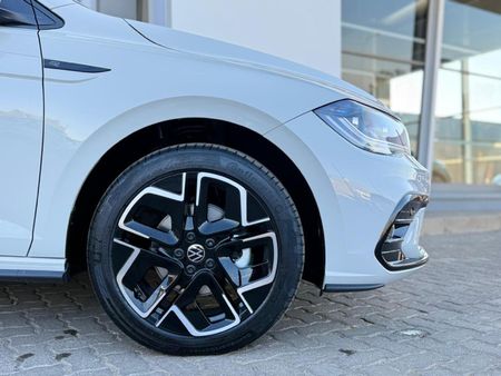 2025-Volkswagen-Polo-10-TSI-R-Line-Auto_15