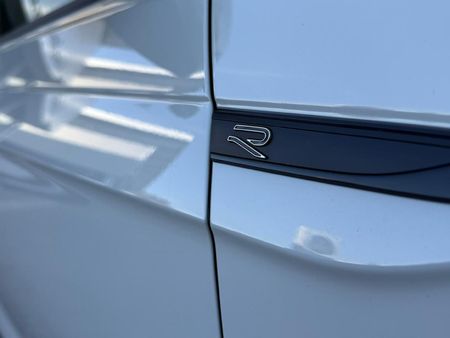 2025-Volkswagen-Polo-10-TSI-R-Line-Auto_21