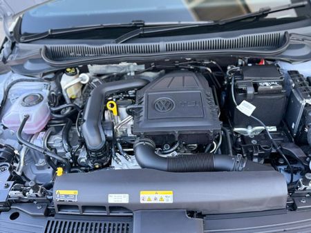 2025-Volkswagen-Polo-10-TSI-R-Line-Auto_8