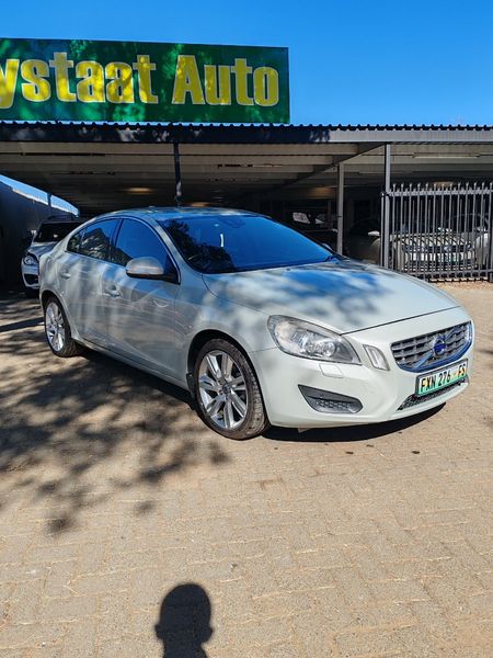 2012-Volvo-S60-T5-Auto_0