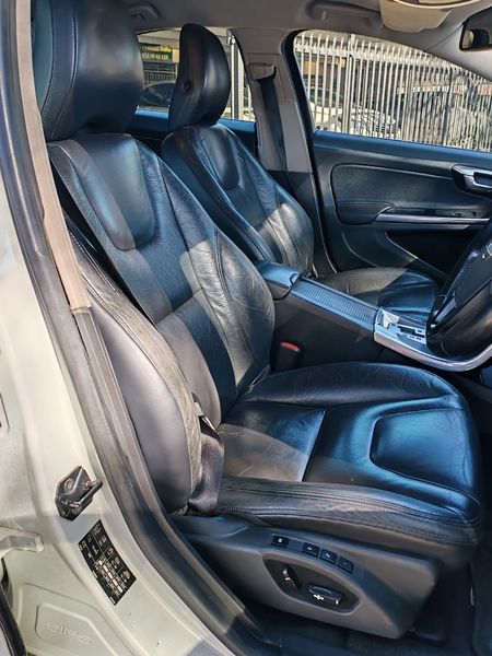 2012-Volvo-S60-T5-Auto_15