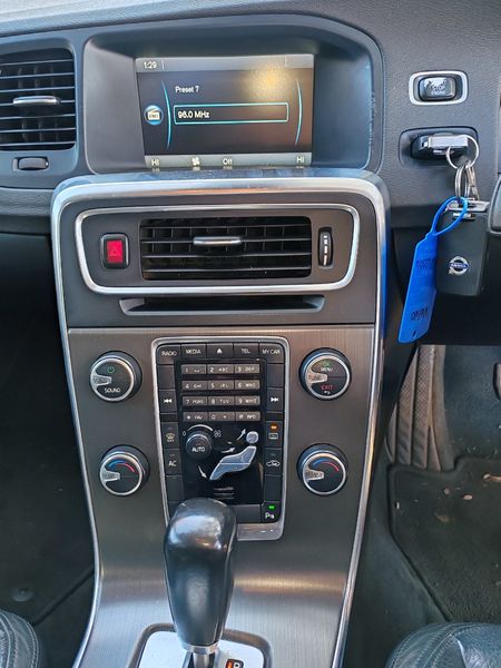 2012-Volvo-S60-T5-Auto_17