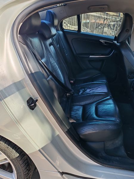 2012-Volvo-S60-T5-Auto_19