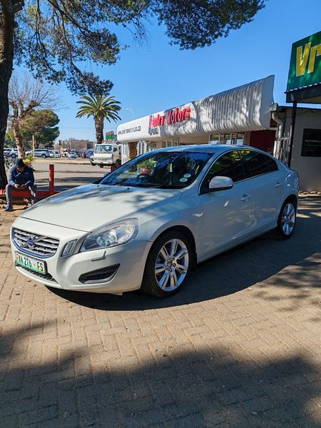 2012-Volvo-S60-T5-Auto_2