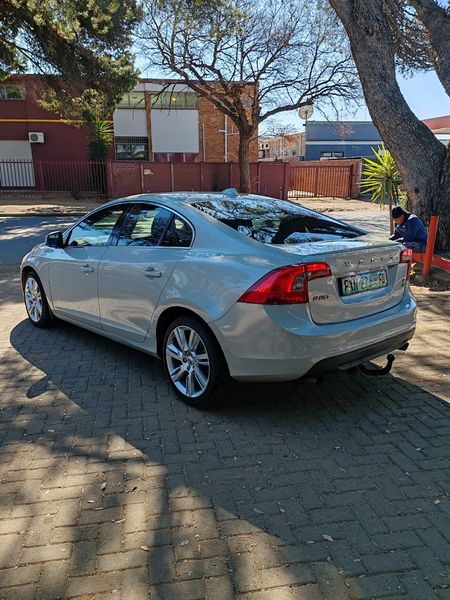 2012-Volvo-S60-T5-Auto_4