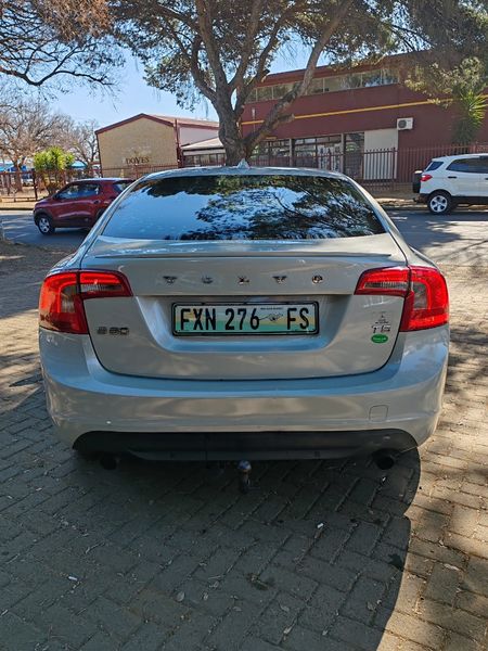 2012-Volvo-S60-T5-Auto_5