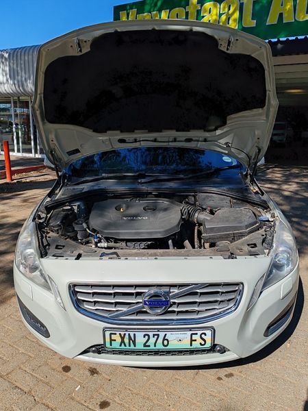 2012-Volvo-S60-T5-Auto_7