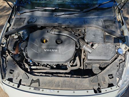 2012-Volvo-S60-T5-Auto_8