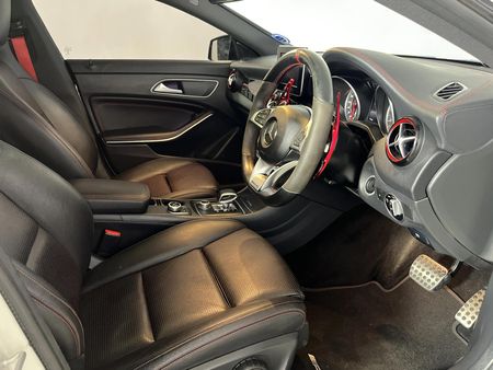 2017-Mercedes-AMG-CLA-45-AMG_9
