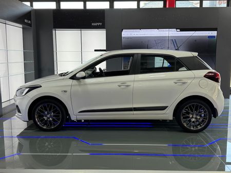 2019-Hyundai-i20-12-Motion_2