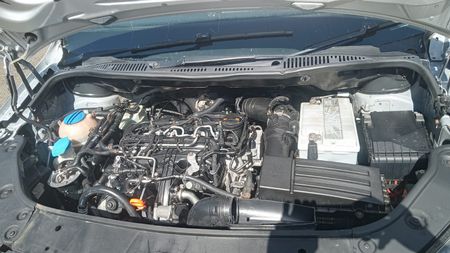 2011-Volkswagen-Caddy-Maxi-20-TDI-81kW-CrewBus-Panel-Van_1