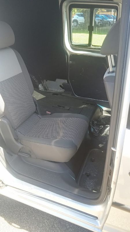 2011-Volkswagen-Caddy-Maxi-20-TDI-81kW-CrewBus-Panel-Van_5