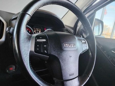 2018-Isuzu-D-Max-300-LX-Double-Cab_10