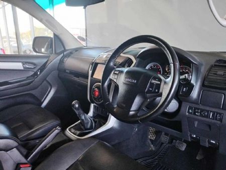 2018-Isuzu-D-Max-300-LX-Double-Cab_5