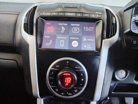 2018-Isuzu-D-Max-300-LX-Double-Cab_6